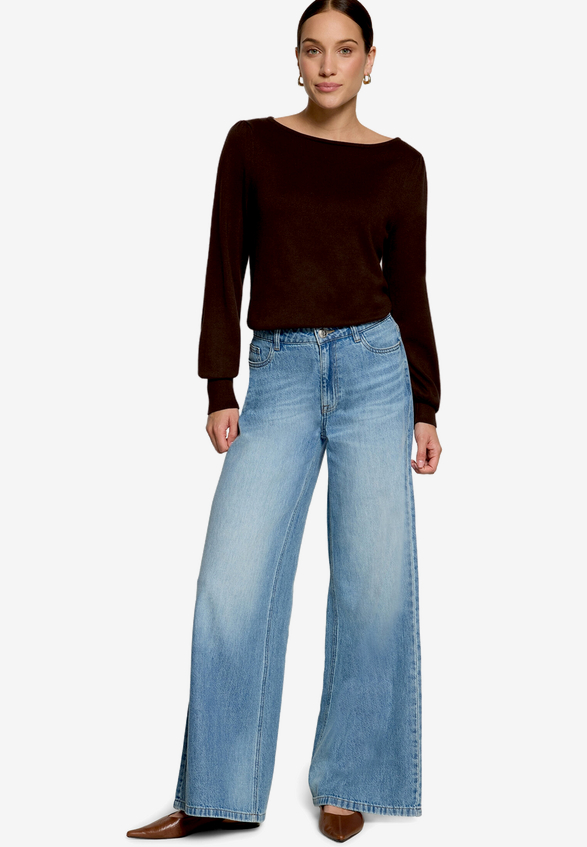 Feinstrickpullover  mit U-Boot Ausschnitt  / Modellfoto Vorderseite (Outfit)
