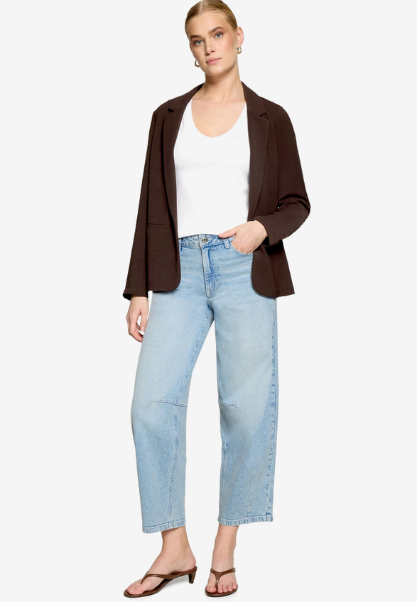 Basic-Top mit V-Ausschnitt  / Modellfoto Vorderseite (Outfit)
