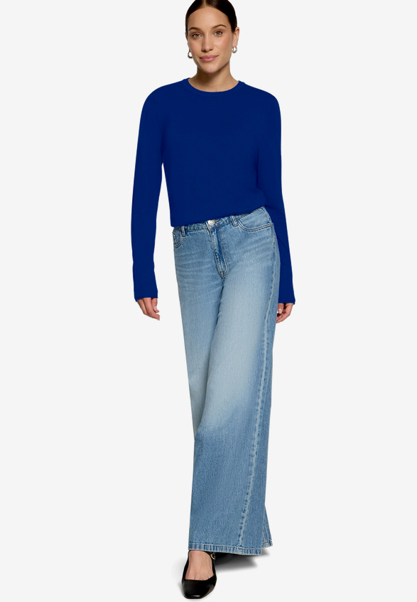 Basic-Pullover  mit Rundhalsausschnitt  / Modellfoto Vorderseite (Outfit)