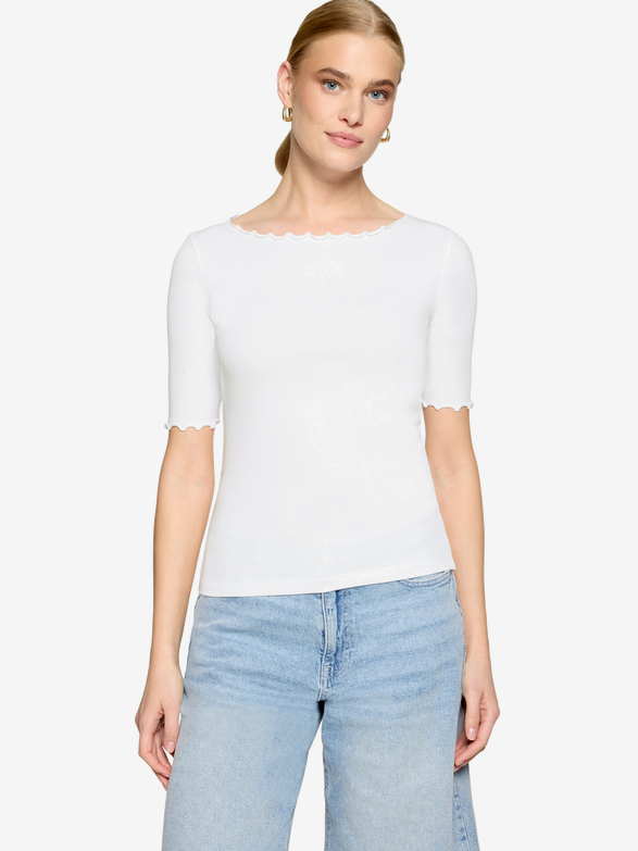 Halbarm-Shirt mit U-Boot-Ausschnitt / Modellfoto Vorderseite