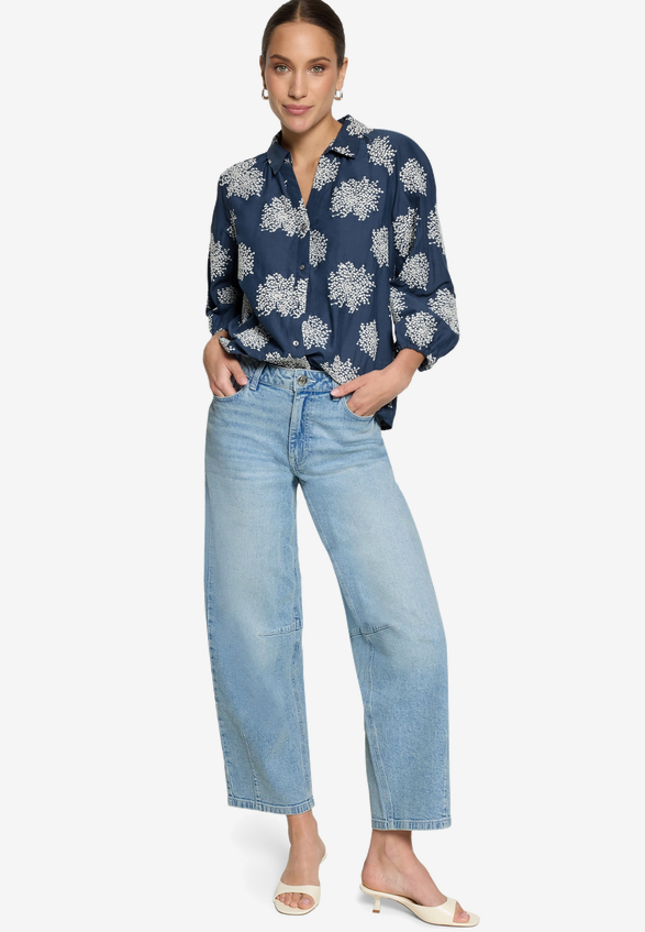 Oversized-Bluse  3/4 Arm mit Stickerei / Modellfoto Vorderseite (Outfit)