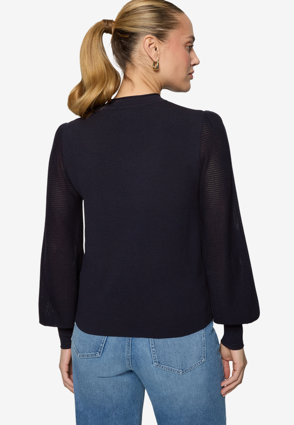 Pullover mit hohem Kragen / Modellfoto Rückseite