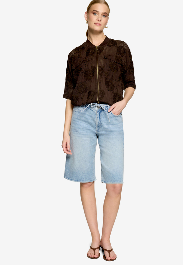 Blouson mit Fledermausärmeln / Modellfoto Vorderseite (Outfit)