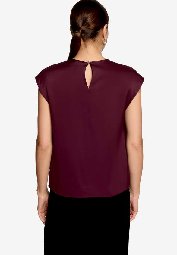 Satin-Bluse  mit Rundhalsausschnitt / Modellfoto Rückseite