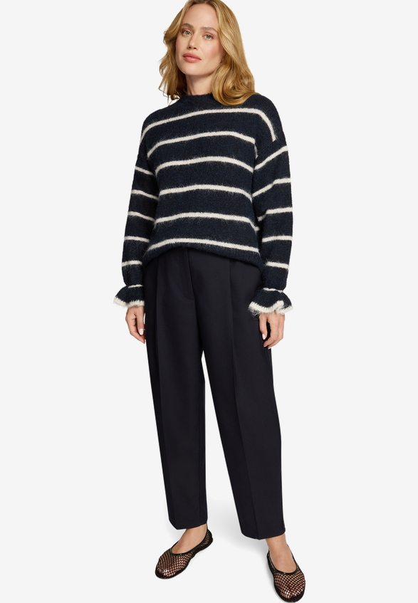 Hose mit Bügelfalte 30 Inch / Modellfoto Vorderseite (Outfit)