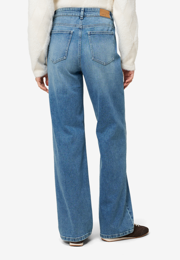 Jeans Style Witney hell 32 Inch / Modellfoto Rückseite
