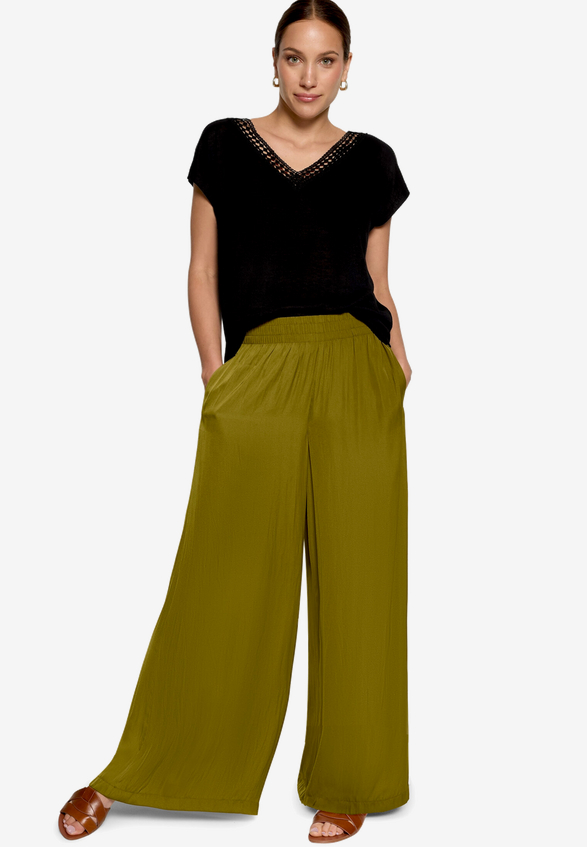 T-Shirt  mit Spitze / Modellfoto Vorderseite (Outfit)