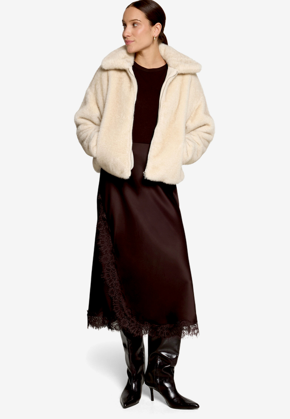 Plüschjacke  mit Reißverschluss / Modellfoto Vorderseite (Outfit)