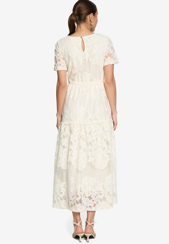 Spitzenkleid Maxi mit kurzen Ärmeln / Modellfoto Rückseite