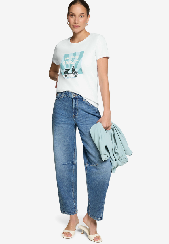 Baumwoll-T-Shirt mit Print / Modellfoto Vorderseite (Outfit)