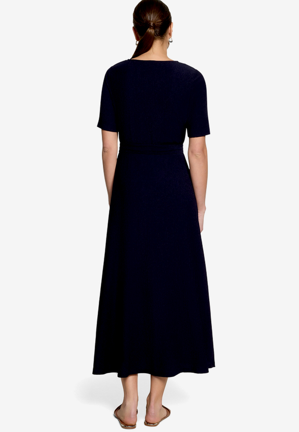 Jerseykleid mit Gürtel / Modellfoto Rückseite