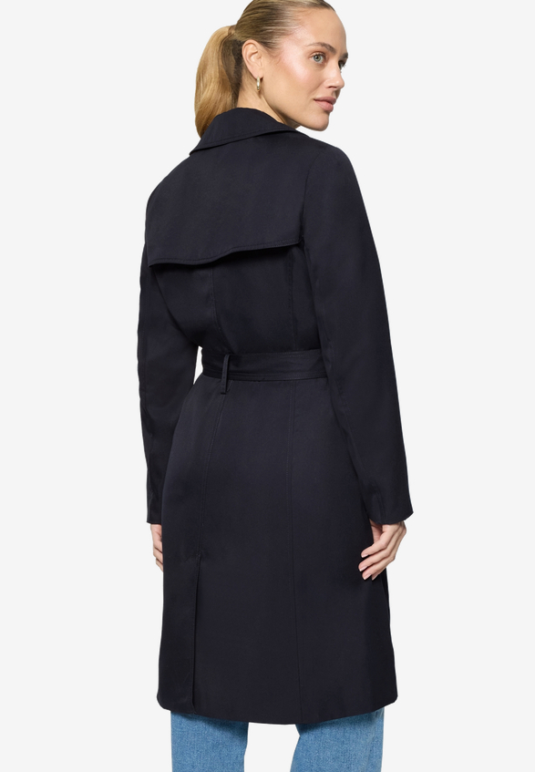 Trenchcoat  mit Gürtel / Modellfoto Rückseite
