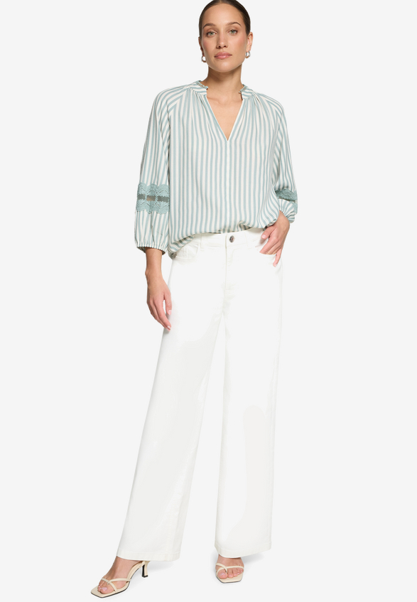 Schlupfbluse mit Streifen / Modellfoto Vorderseite (Outfit)