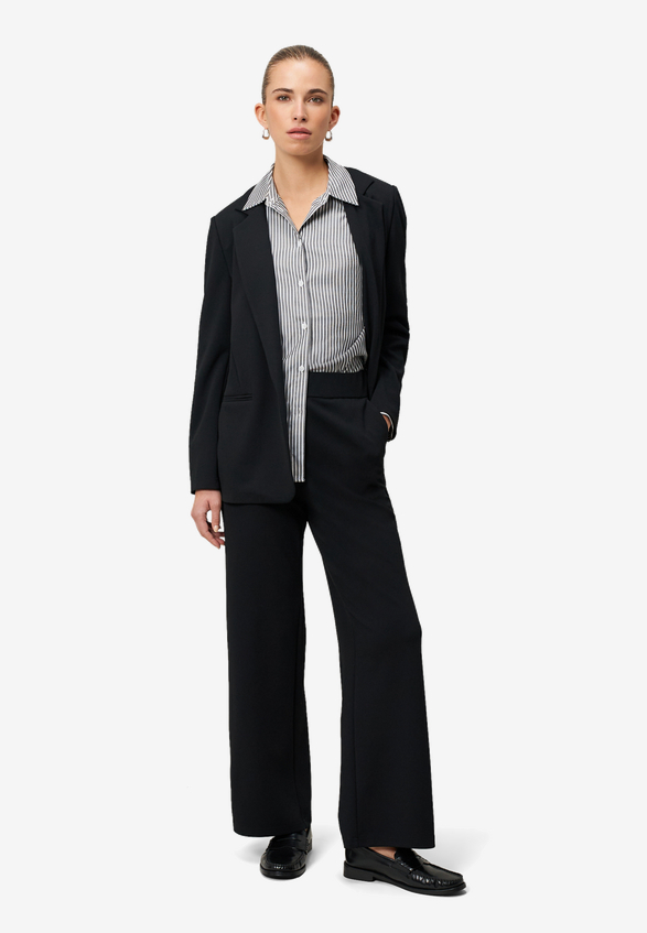 Longblazer offener Style / Modellfoto Vorderseite (Outfit)