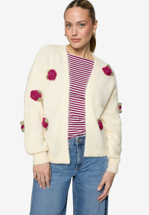 Strickjacke mit bunten 3D Blumen  / Modellfoto Vorderseite