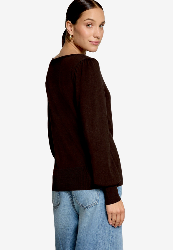 Feinstrickpullover  mit U-Boot Ausschnitt  / Modellfoto Rückseite