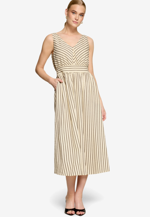 Midikleid  tailliert mit Streifen  / Modellfoto Vorderseite (Outfit)