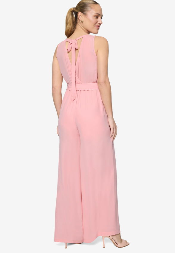 Jumpsuit mit Gürtel und weitem Bein / Modellfoto Rückseite