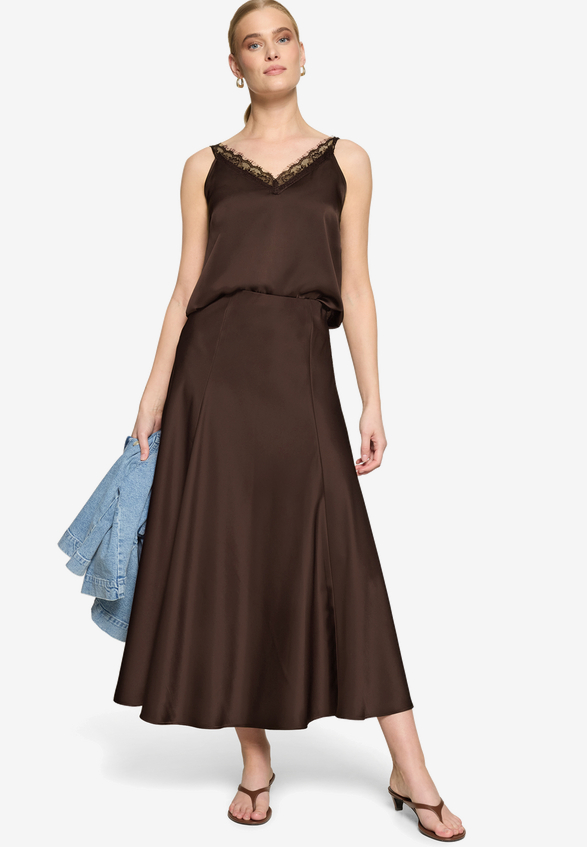 Satinrock  Maxi mit Gummibund  / Modellfoto Vorderseite (Outfit)
