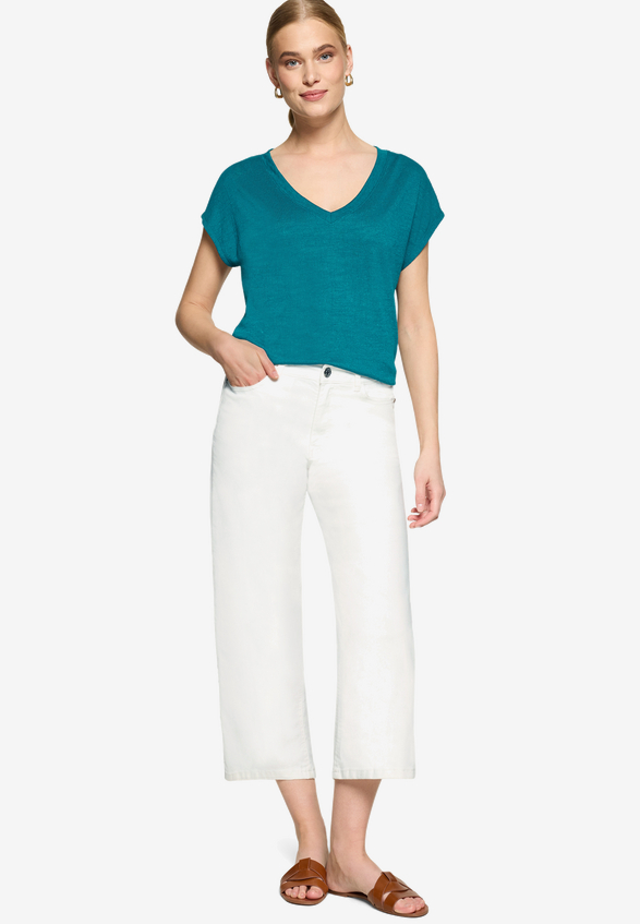 Basic-T-Shirt  mit V-Ausschnitt / Modellfoto Vorderseite (Outfit)