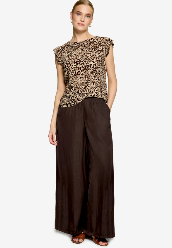 T-Shirt  gerafft mit Leoprint  / Modellfoto Vorderseite (Outfit)