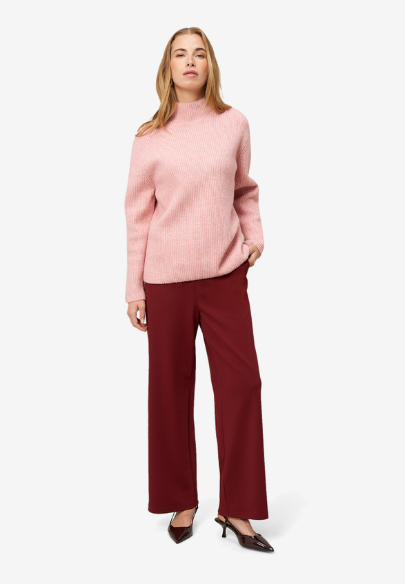 Basic-Hose in 7/8 Länge Malou / Modellfoto Vorderseite (Outfit)