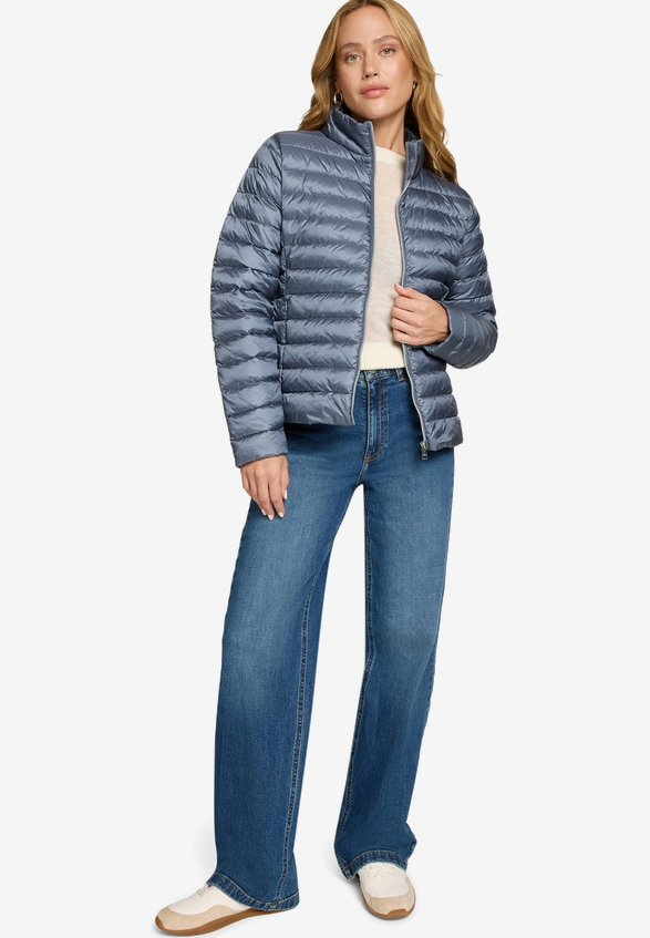 Steppjacke mit Stehkragen / Modellfoto Vorderseite (Outfit)