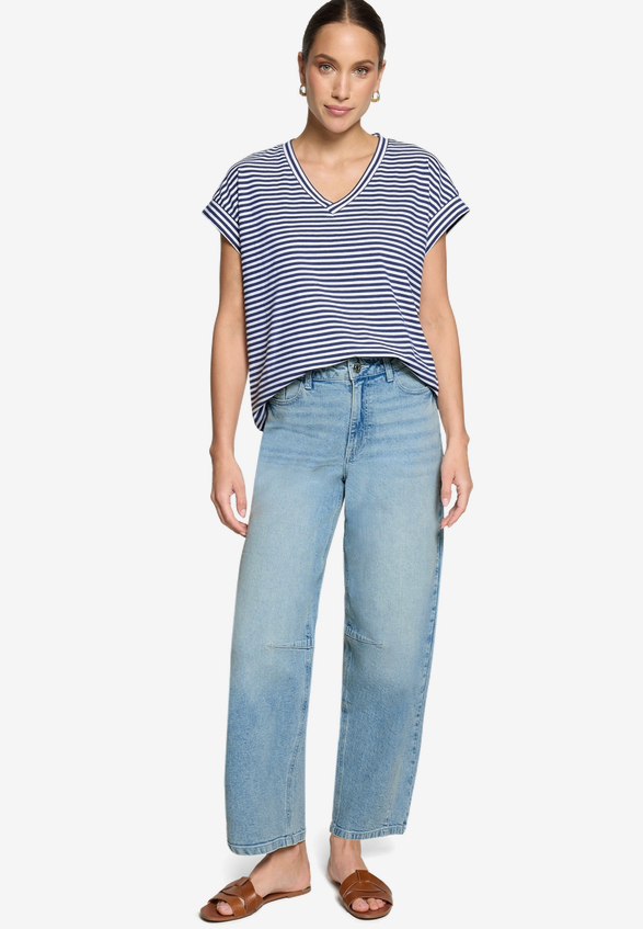 Barrel-Jeans  Mid Waist 29 Inch  / Modellfoto Vorderseite (Outfit)