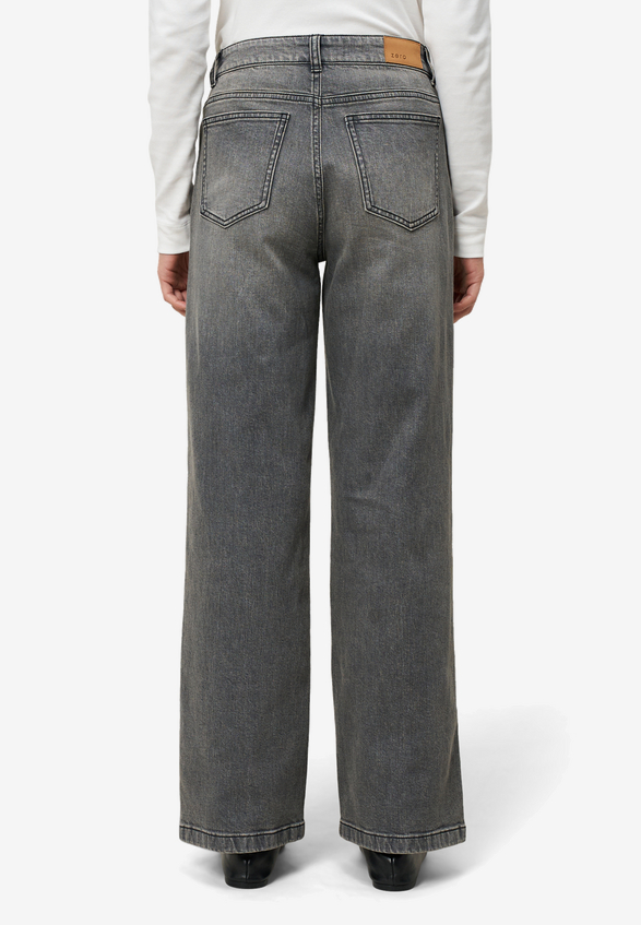 Jeans weites Bein 32 Inch / Modellfoto Rückseite