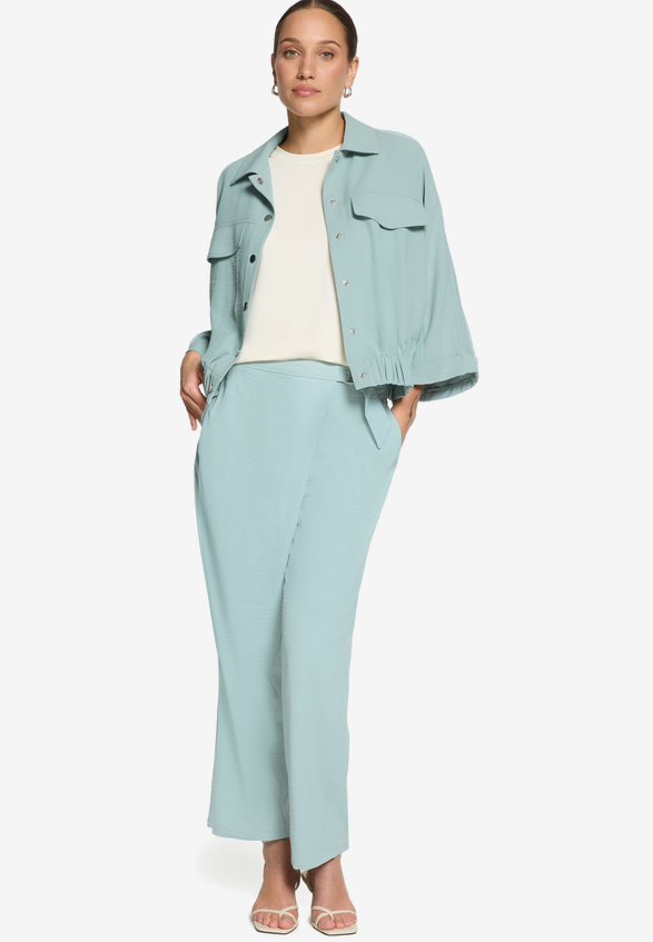 Businesshose mit Gürtel / Modellfoto Vorderseite (Outfit)