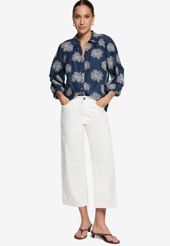 Basic-Jeans  mit geradem Bein  / Modellfoto Vorderseite (Outfit)