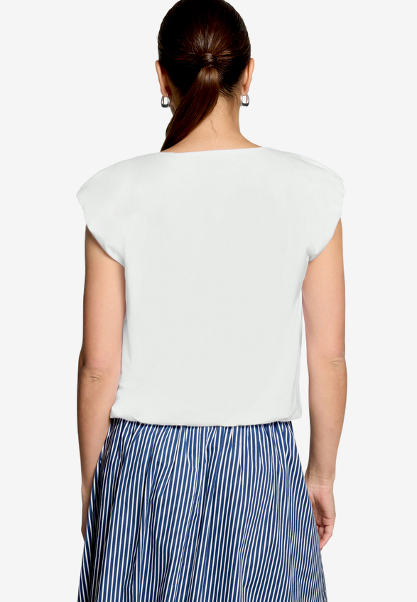 Cropped-Shirt  mit Rundhalsausschnitt  / Modellfoto Rückseite