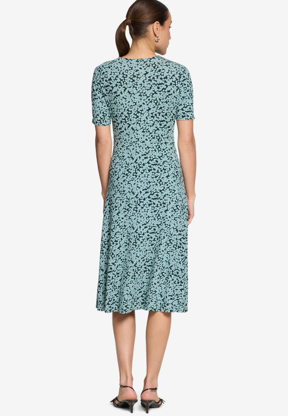 Jerseykleid mit Blumenmuster / Modellfoto Rückseite