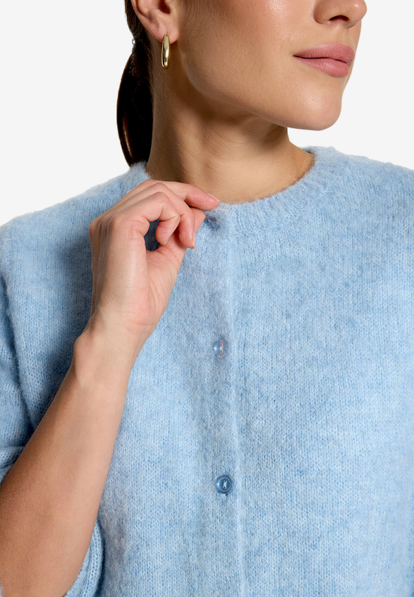 Strickjacke 3/4 Arm mit Knöpfen / Detailbild