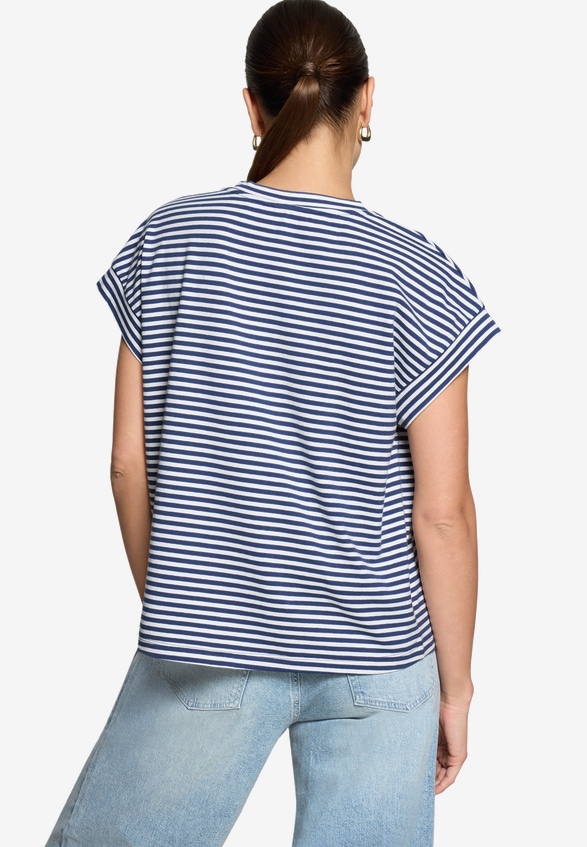 Shirt  gestreift mit V-Ausschnitt  / Modellfoto Rückseite