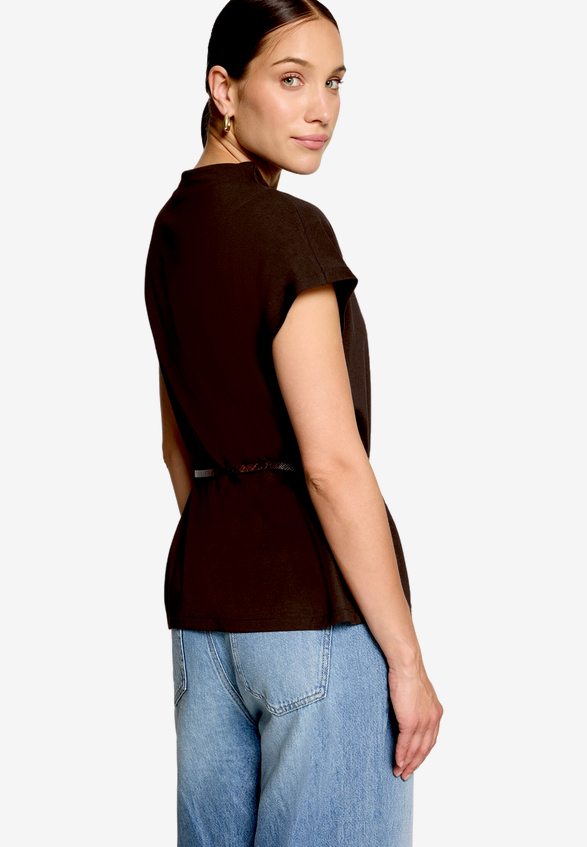 T-Shirt  mit Gürtel  / Modellfoto Rückseite