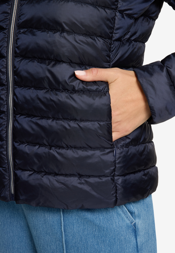 Steppjacke mit Stehkragen / Detailbild