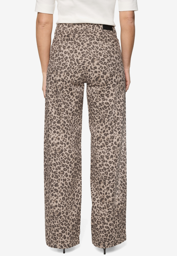 Leo-Hose  mit weitem Bein  / Modellfoto Rückseite