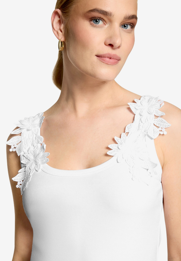 Top  mit floraler Spitze  / Detailbild