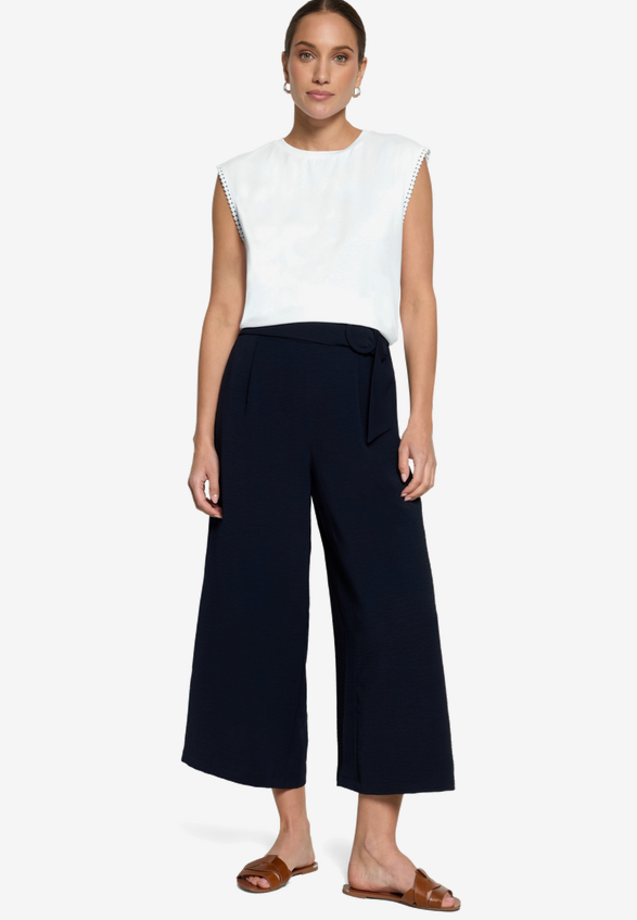 Stoffhose  7/8 Länge mit Schnalle / Modellfoto Vorderseite (Outfit)