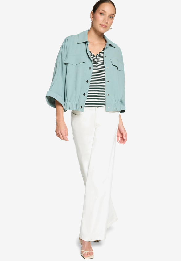 Blouson mit Knopfleiste / Modellfoto Vorderseite (Outfit)
