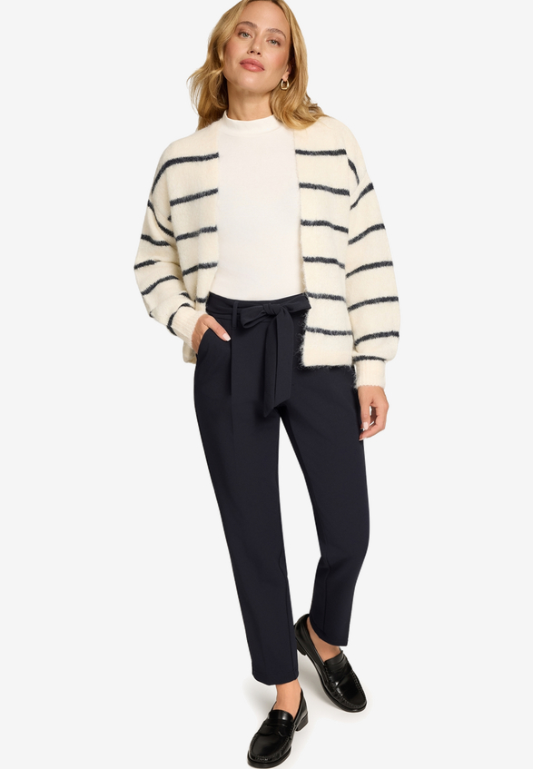 Jerseyhose mit Bindegürtel 28 Inch / Modellfoto Vorderseite (Outfit)