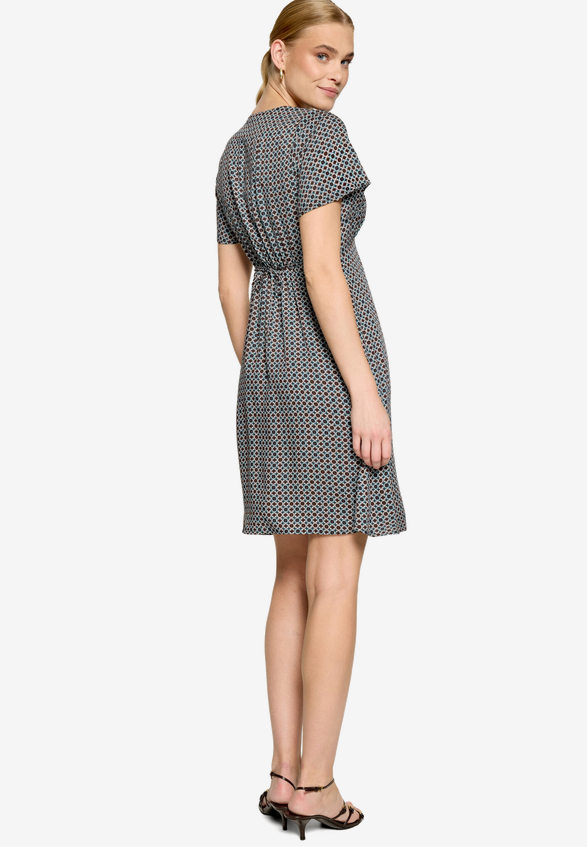 Blusenkleid Mini mit grafischem Muster  / Modellfoto Rückseite