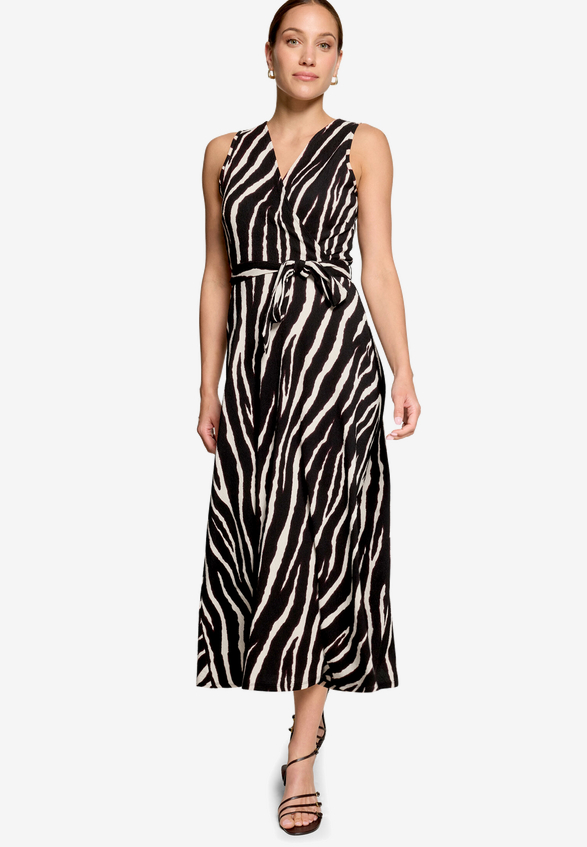 Midikleid mit Gürtel / Modellfoto Vorderseite (Outfit)