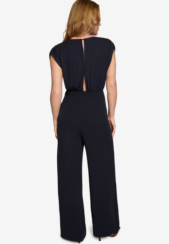 Jumpsuit Wickeloptik weites Bein / Modellfoto Rückseite