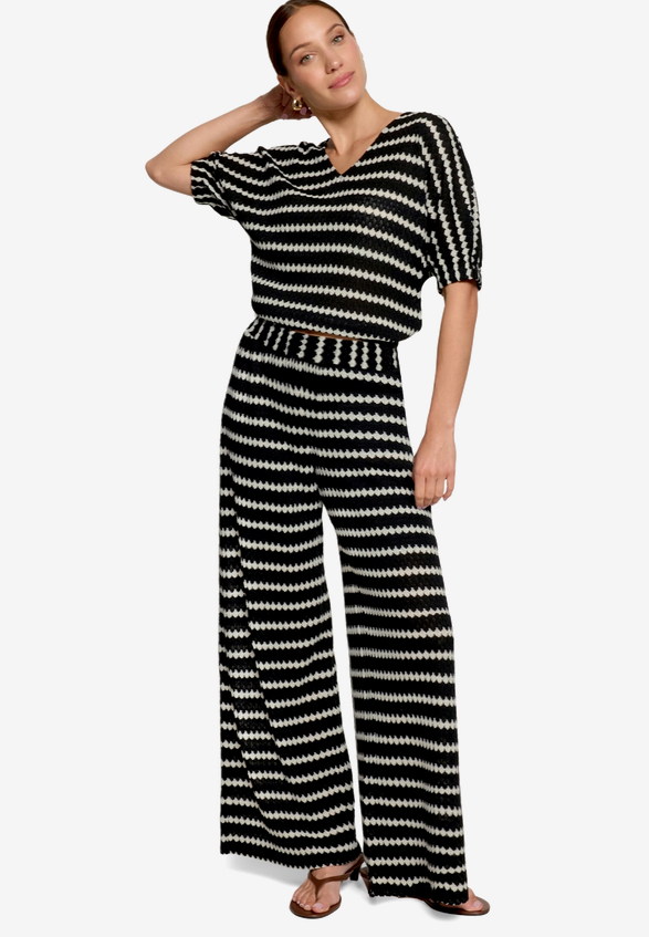 Strickhose  mit Streifen / Modellfoto Vorderseite (Outfit)