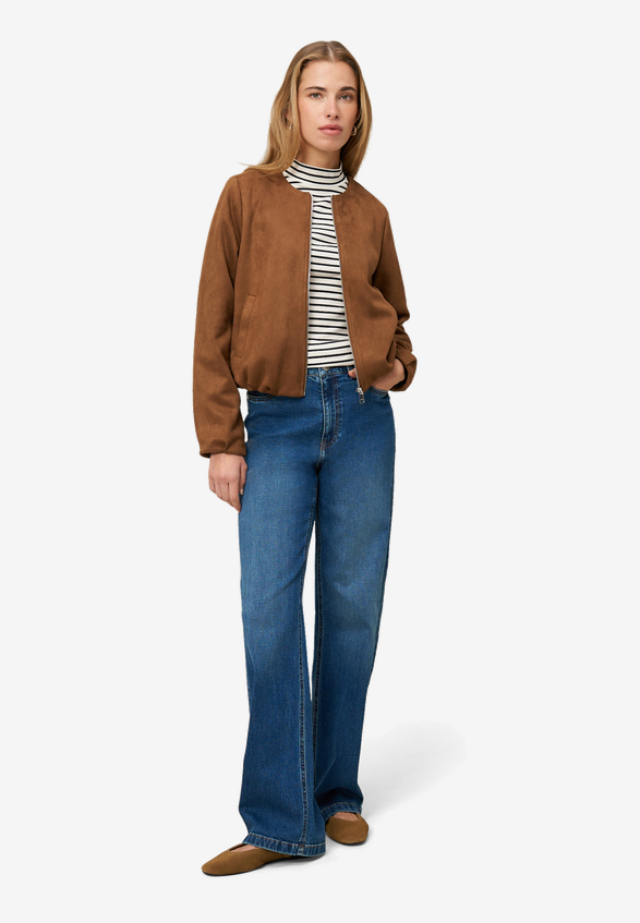 Jeans weites Bein 32 Inch / Modellfoto Vorderseite (Outfit)