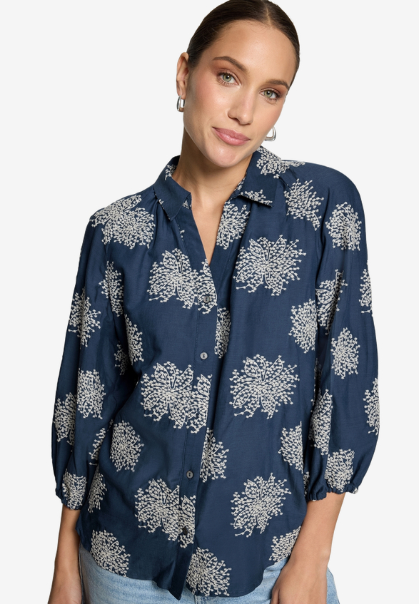 Oversized-Bluse  3/4 Arm mit Stickerei / Modellfoto Vorderseite