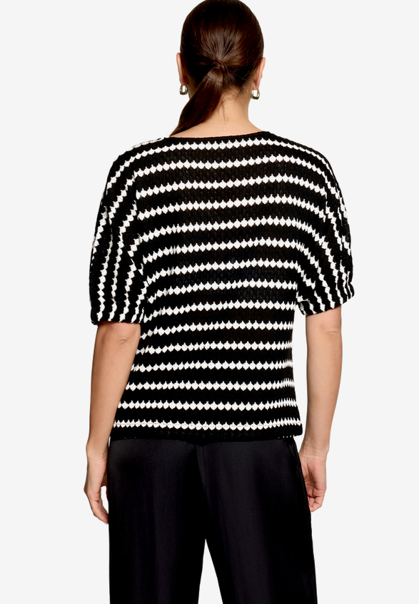 Strickshirt  mit Streifen / Modellfoto Rückseite