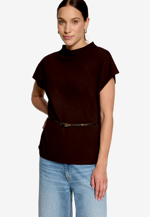 T-Shirt  mit Gürtel  / Modellfoto Vorderseite